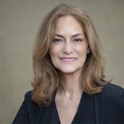 Dña. María Segimón